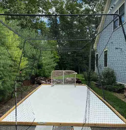 Przydomowe lodowisko syntetyczne, prywatne lodowisko ze sztucznym lodem