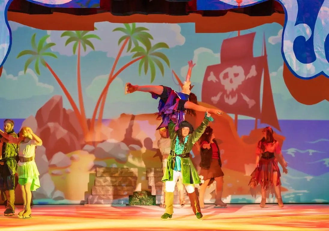 Eventy na lodzie, przedstawienia na syntetycznym lodzie