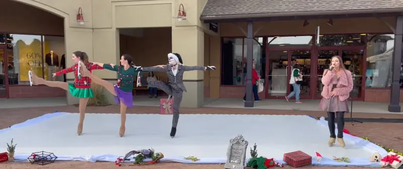 Trening łyżwiarstwa figurowego na lodzie syntetycznym