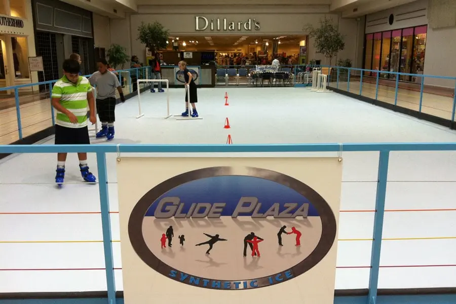 Syntetyczne lodowisko w centrum handlowym, sztuczne lodowisko w centrum handlowym