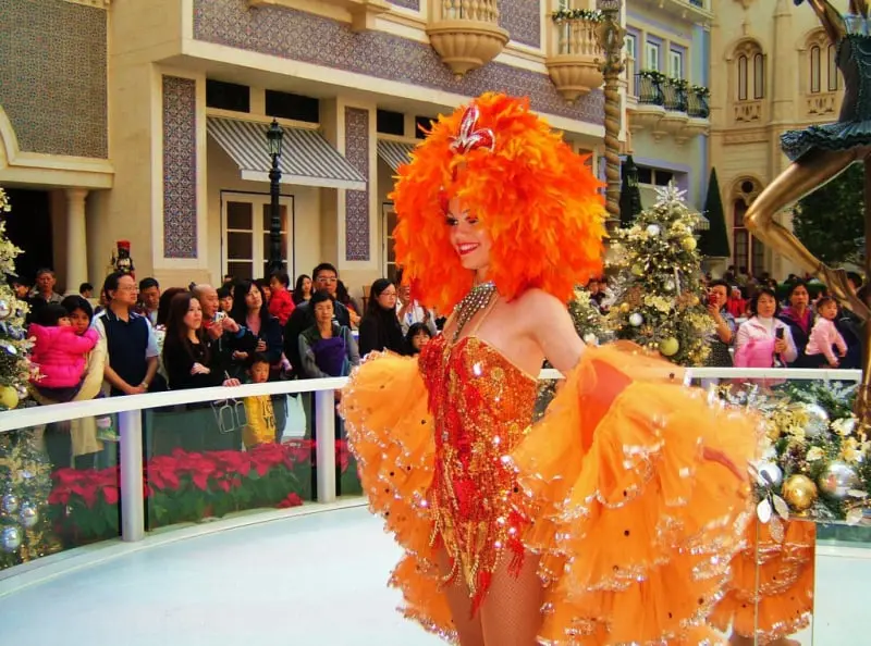 Eventy na lodzie, przedstawienia na syntetycznym lodzie