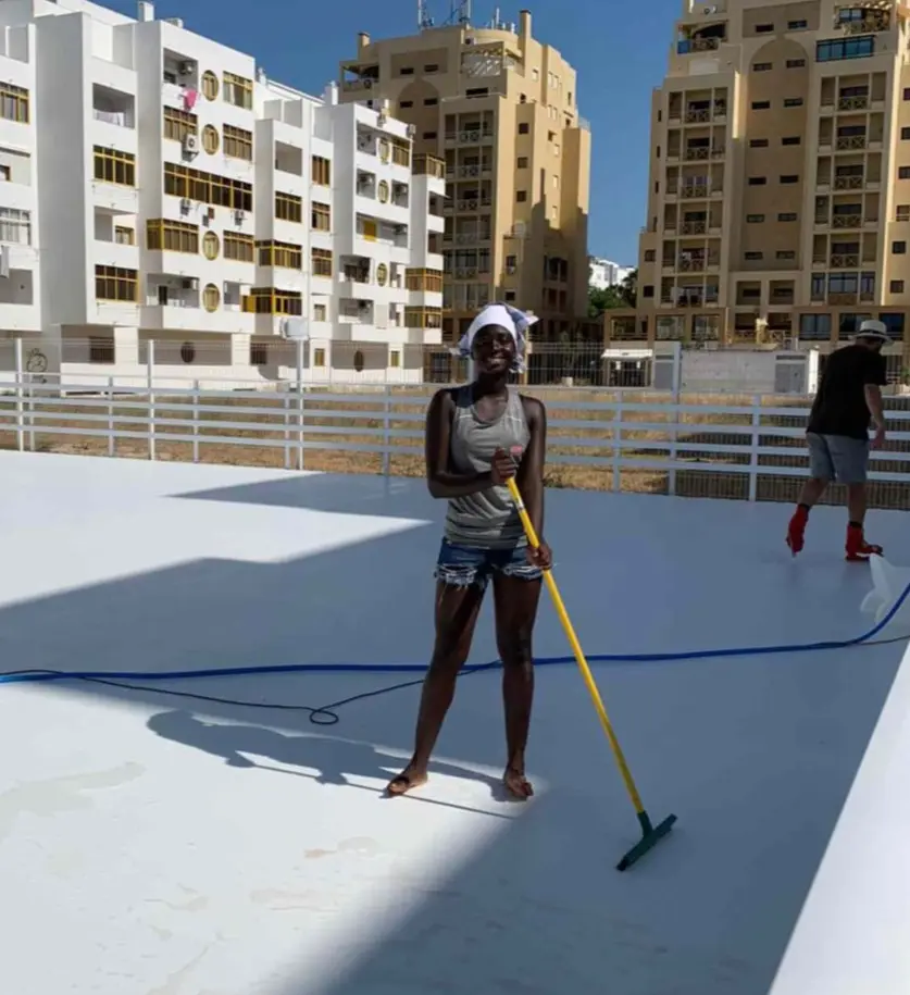 Czyszczenie lodowiska syntetycznego, utrzymanie sztucznego lodowiska w czystości